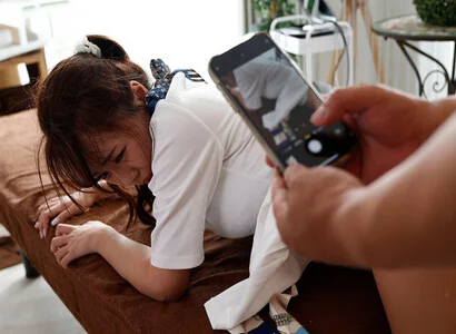 Đi triệt lông ngay tại đó đè ra hiếp