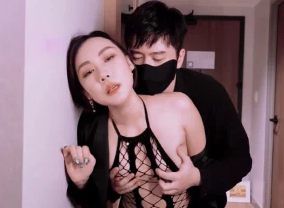 Bà vợ bán thân cho sếp để trả các khoản nợ cho chồng