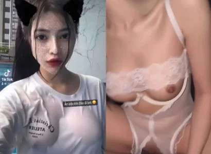 Uyên Thỏ cưỡi ngựa phê từng nhịp
